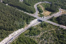 Zagvozd građevinsko zemljište 1817 m2 - novo u ponudi, Zagvozd, Terrain