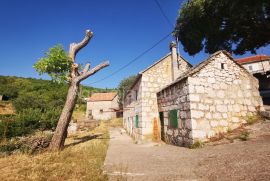 Imotski Lokvičići kamene kuće na parceli od 2035 m2 - ekskluziva, Imotski, Casa