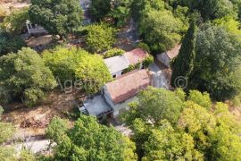 Imotski kuća 115 m2 sa okućnicom - top lokacija, Imotski, Casa