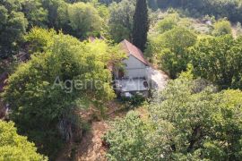 Imotski kuća 115 m2 sa okućnicom - top lokacija, Imotski, Casa