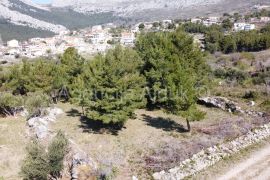 Klis građevinsko zemljište 1568 m2 - novo u ponudi, Klis, Terra