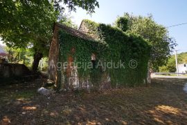 Imotski kamena kuća sa okućnicom Kamenmost, Imotski, Дом