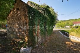 Imotski kamena kuća sa okućnicom Kamenmost, Imotski, Casa