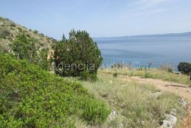 Brač Bol, zemljište 12459 m2 prvi red do mora, Bol, Tierra