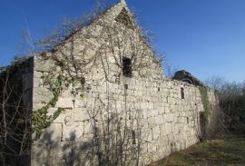 Imotski Lovreć četiri kamene kuće i velika okućnica 13000 m2, Lovreć, Дом