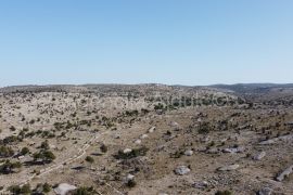 Brač Nerežišća 88252 m2 južna strana prilika - moguća izgradnja, Nerežišća, Terrain