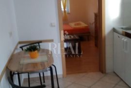 Najam stana studentu u centru grada 1skl 30 m2, Rijeka, Kвартира