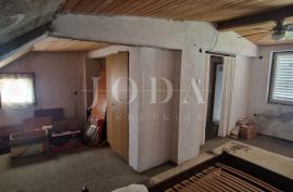 Crikvenica, kuća uz more, idealna prilika za renovaciju u drugom redu, Crikvenica, House