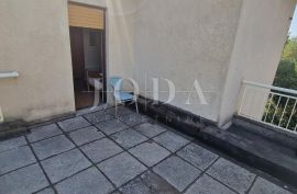 Crikvenica, kuća uz more, idealna prilika za renovaciju u drugom redu, Crikvenica, House