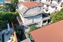 Crikvenica, kuća uz more, idealna prilika za renovaciju u drugom redu, Crikvenica, House