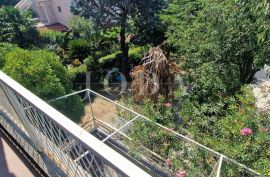 Crikvenica, kuća uz more, idealna prilika za renovaciju u drugom redu, Crikvenica, House