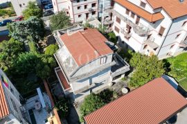 Crikvenica, kuća uz more, idealna prilika za renovaciju u drugom redu, Crikvenica, House