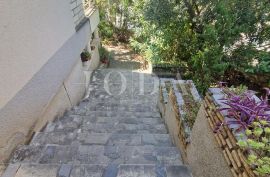 Crikvenica, kuća uz more, idealna prilika za renovaciju u drugom redu, Crikvenica, House