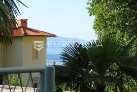 Opatija, centar, dvosobni stan s boravkom, terasom i garažom, 70m2, Opatija, Wohnung