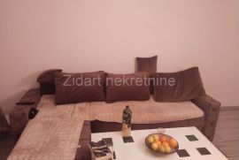 Batajnica, trosoban stan, uknjižen, Zemun, Appartement