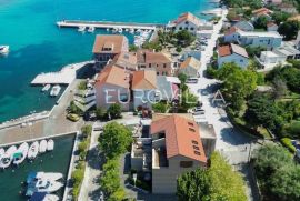 Zadar, otok Ugljan novogradnja 90m2 prvi red do mora, Preko, Stan