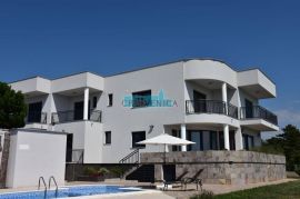 LUKSUZNA VILLA U CRIKVENICI SA VELIKOM OKUĆNICOM, Crikvenica, Σπίτι