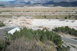 GROBNIK, ČAVLE, SOBOLI- građevinsko zemljište 40000m2 u komercijalnoj zoni za halu- poslovni prostor (namjena: trgovačka, zanatska, industrijska), Čavle, Terrain