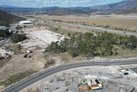 GROBNIK, ČAVLE, SOBOLI- građevinsko zemljište 40000m2 u komercijalnoj zoni za halu- poslovni prostor (namjena: trgovačka, zanatska, industrijska), Čavle, Terrain