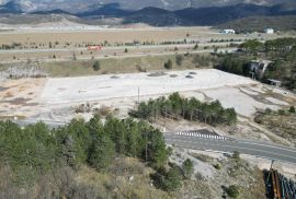 GROBNIK, ČAVLE, SOBOLI- građevinsko zemljište 40000m2 u komercijalnoj zoni za halu- poslovni prostor (namjena: trgovačka, zanatska, industrijska), Čavle, Terrain