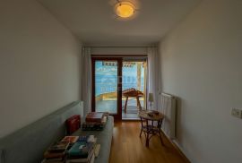 OPATIJA, CENTAR - veći stan u finoj gradnji s pogledom na cijeli Kvarnerski zaljev, Opatija, Apartamento