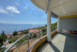 OPATIJA, CENTAR - veći stan u finoj gradnji s pogledom na cijeli Kvarnerski zaljev, Opatija, Apartamento