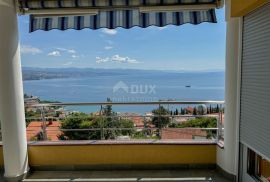 OPATIJA, CENTAR - veći stan u finoj gradnji s pogledom na cijeli Kvarnerski zaljev, Opatija, Apartamento