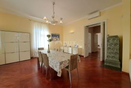 OPATIJA, CENTAR- Luksuzan stan od 180 m2 s pogledom na more i 4 parkirna mjesta, Opatija, Διαμέρισμα