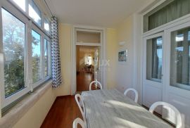 OPATIJA, CENTAR- Luksuzan stan od 180 m2 s pogledom na more i 4 parkirna mjesta, Opatija, Διαμέρισμα