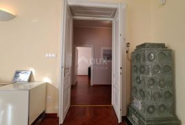 OPATIJA, CENTAR- Luksuzan stan od 180 m2 s pogledom na more i 4 parkirna mjesta, Opatija, Διαμέρισμα