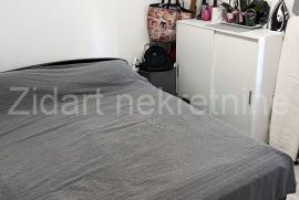 Zemun, Galenika, renoviran, 51m2 + lođa, Zemun, Appartement