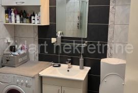 Zemun, Galenika, renoviran, 51m2 + lođa, Zemun, Appartement