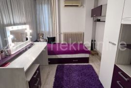 Zemun, Galenika, renoviran, 51m2 + lođa, Zemun, Appartement