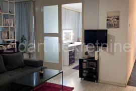 Zemun, Galenika, renoviran, 51m2 + lođa, Zemun, Appartement