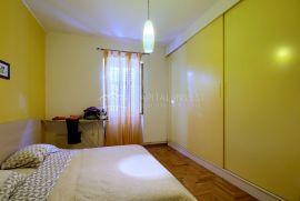 Prodajemo stan s dodatnim apartmanom, Pula, Pula, Flat