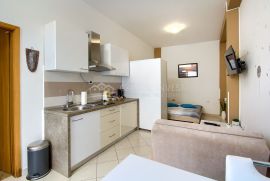 Prodajemo stan s dodatnim apartmanom, Pula, Pula, Flat