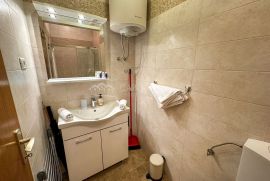 Prodajemo stan s dodatnim apartmanom, Pula, Pula, Flat