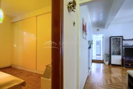 Prodajemo stan s dodatnim apartmanom, Pula, Pula, Flat