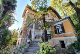 OPATIJA, stan od 244 m2 u austrougarskoj vili drugi red do mora, Opatija, Kвартира