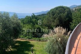 OPATIJA, vila s bazenom i pogledom na more na velikoj okućnici, Opatija, Casa