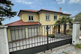 OPATIJA, vila s bazenom i pogledom na more na velikoj okućnici, Opatija, Casa