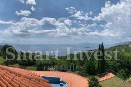 OPATIJA, vila s bazenom i pogledom na more na velikoj okućnici, Opatija, Casa