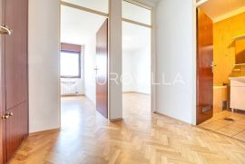 Zagreb, Trešnjevka, trosoban stan NKP 82 m2, balkon, loggia, Zagreb, Daire