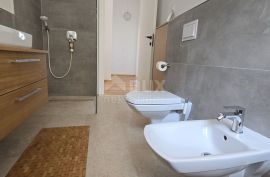 ISTRA, ROVINJ - Novoizgrađena vila s bazenom i dodatnim apartmanom, rub naselja, Rovinj, Casa