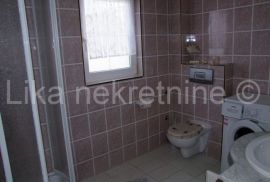 CESARICA - kuća s 4 apartmana,lokal, garaža, Karlobag, Σπίτι