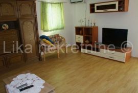 CESARICA - kuća s 4 apartmana,lokal, garaža, Karlobag, Σπίτι