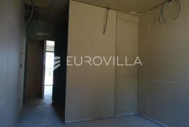 Lovran, penthouse s vrtom, terasama površine 204,78m2, Lovran, Apartamento