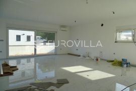 Malinska, Miholjice, obiteljska villa, NKP 153,53m2, s bazenom i pogledom na more, Malinska-Dubašnica, Ev