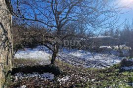 ISTRA, PIĆAN - Kamena kućica s građevinskim zemljištem, Pićan, Haus