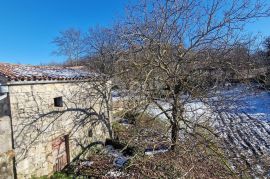 ISTRA, PIĆAN - Kamena kućica s građevinskim zemljištem, Pićan, Haus